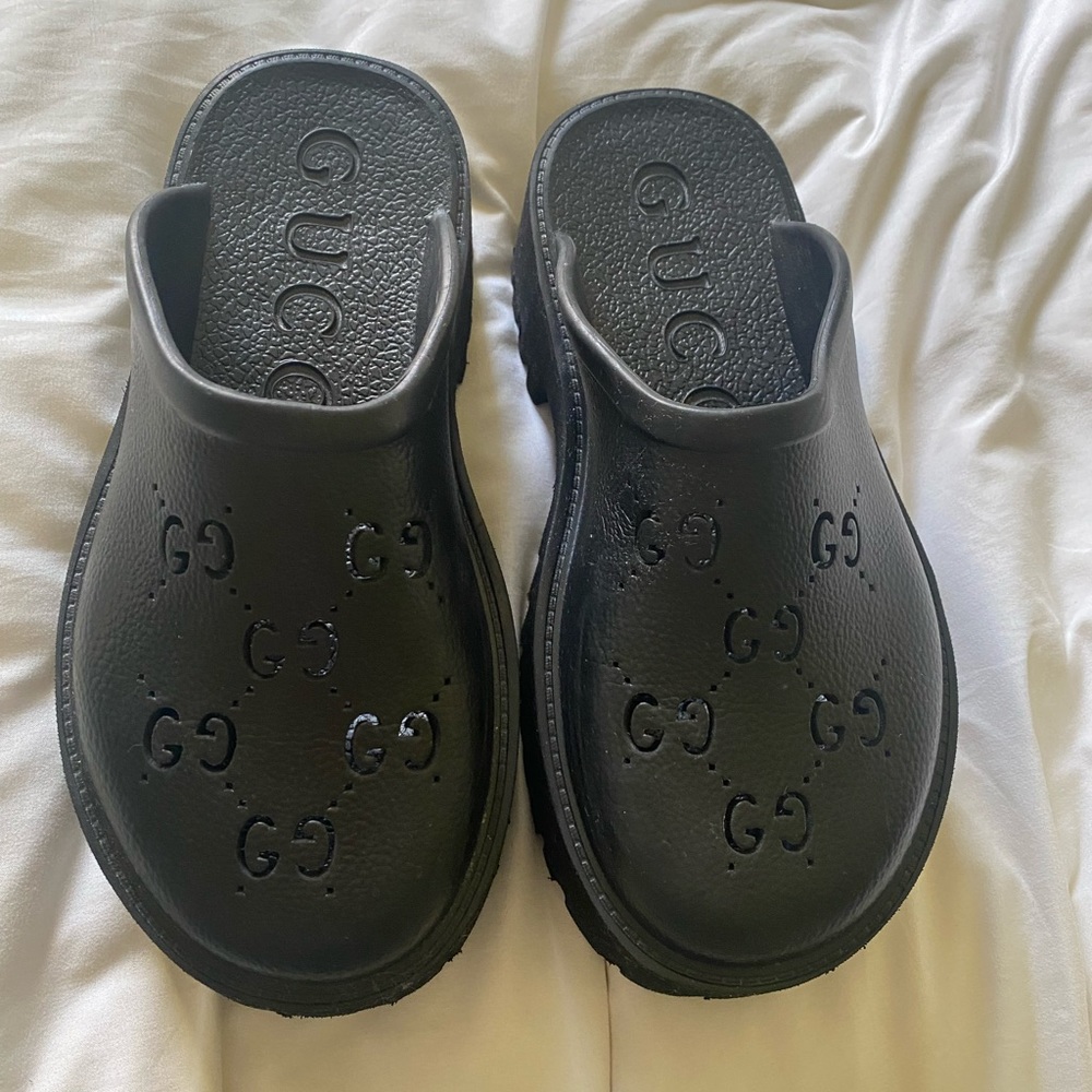 Gucci black platform clogs size 8.5 (39)